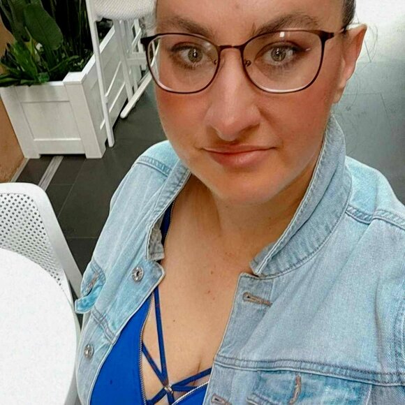 Hi Poshers, Aussie Lisa here, looking for various items - Picture 1 of 1